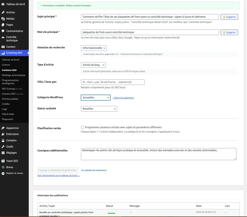 Interface de création SEO : sujet principal, mot-clé cible, options de génération